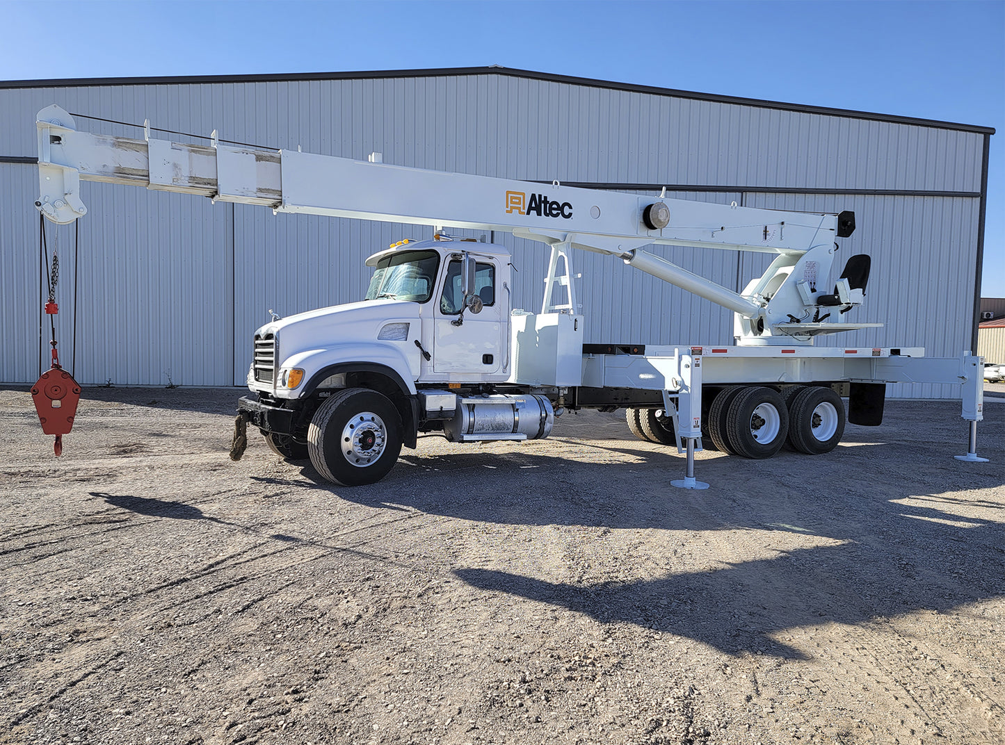 Camión Mack con Grúa Altec AC26-103 26ton