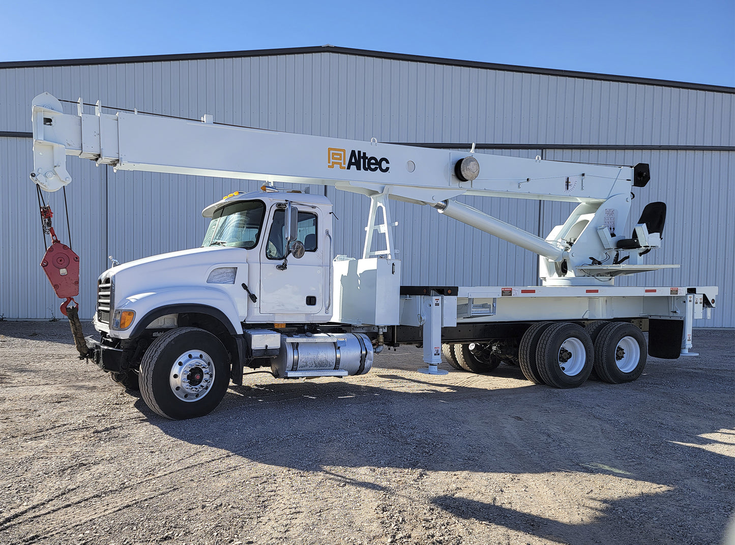 Camión Mack con Grúa Altec AC26-103 26ton