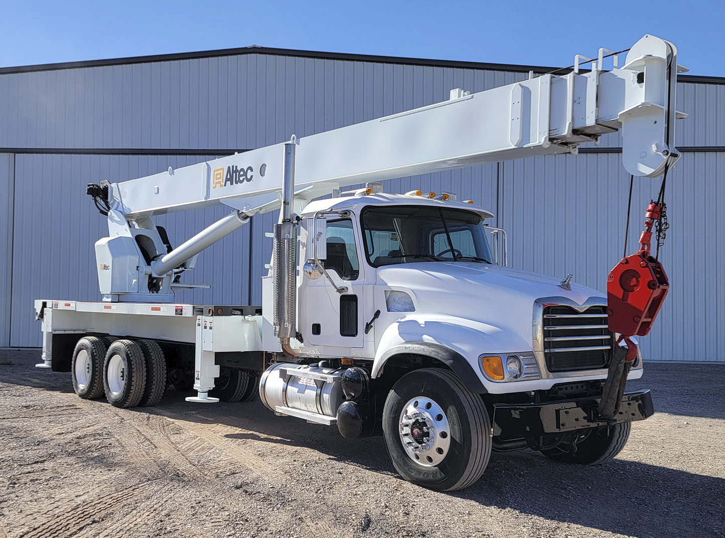 Camión Mack con Grúa Altec AC26-103 26ton