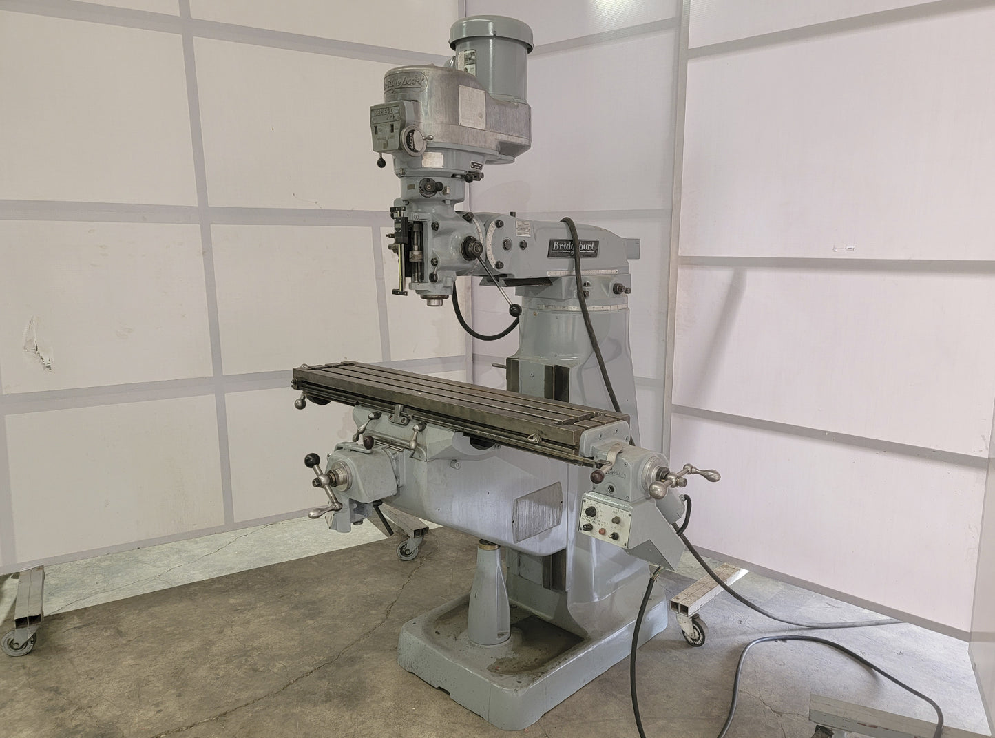 Fresadora Bridgeport Series II