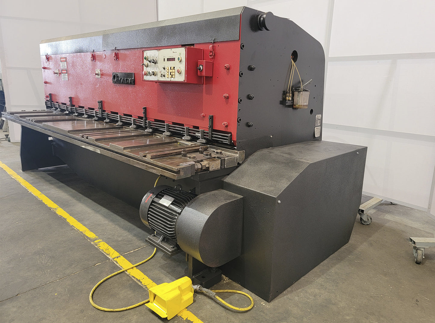Guillotina de Metal Amada M-3060 10' x 1/4"