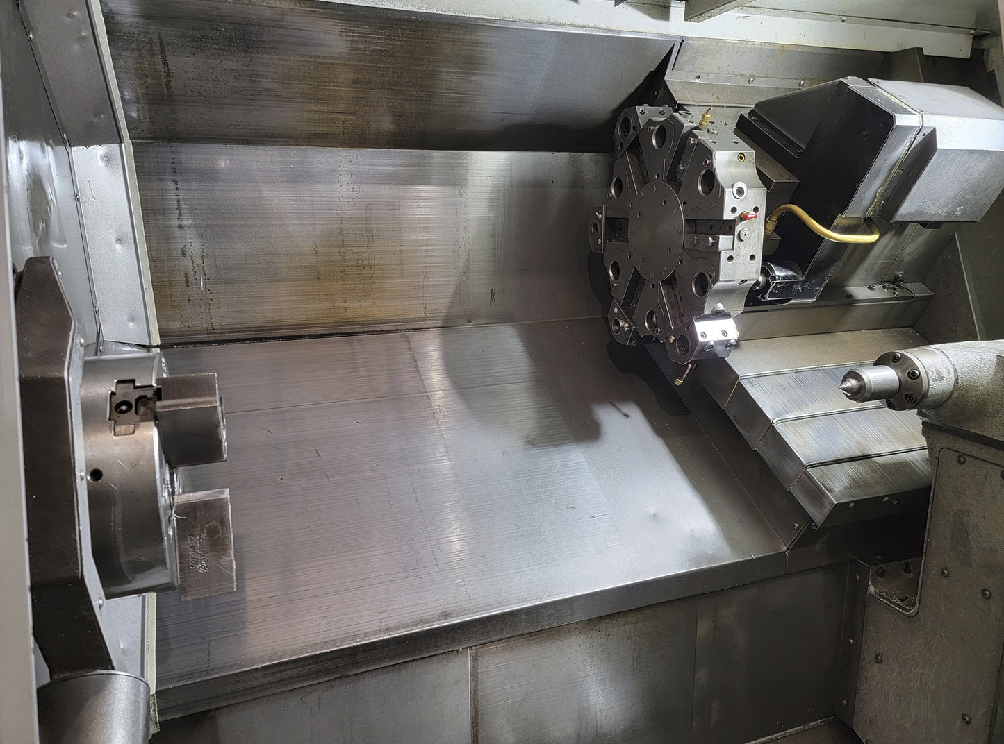 Torno CNC Haas SL-30T con Alimentador Haas Bar 300