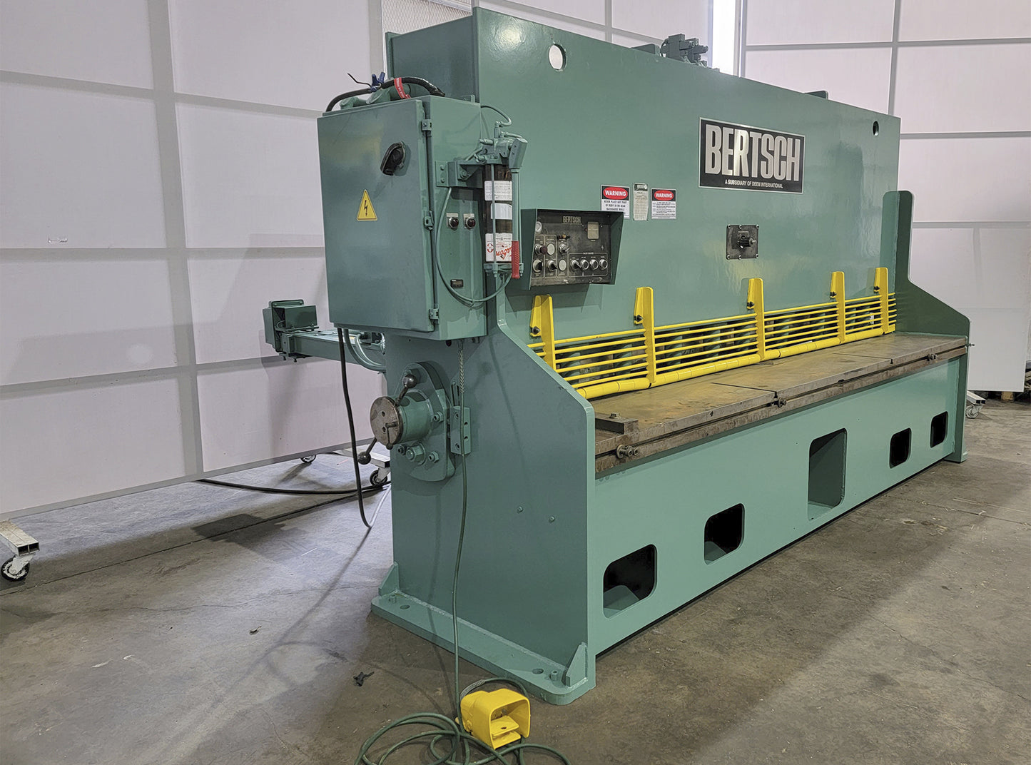 Guillotina de Metal Bertsch 10' x 3/8"