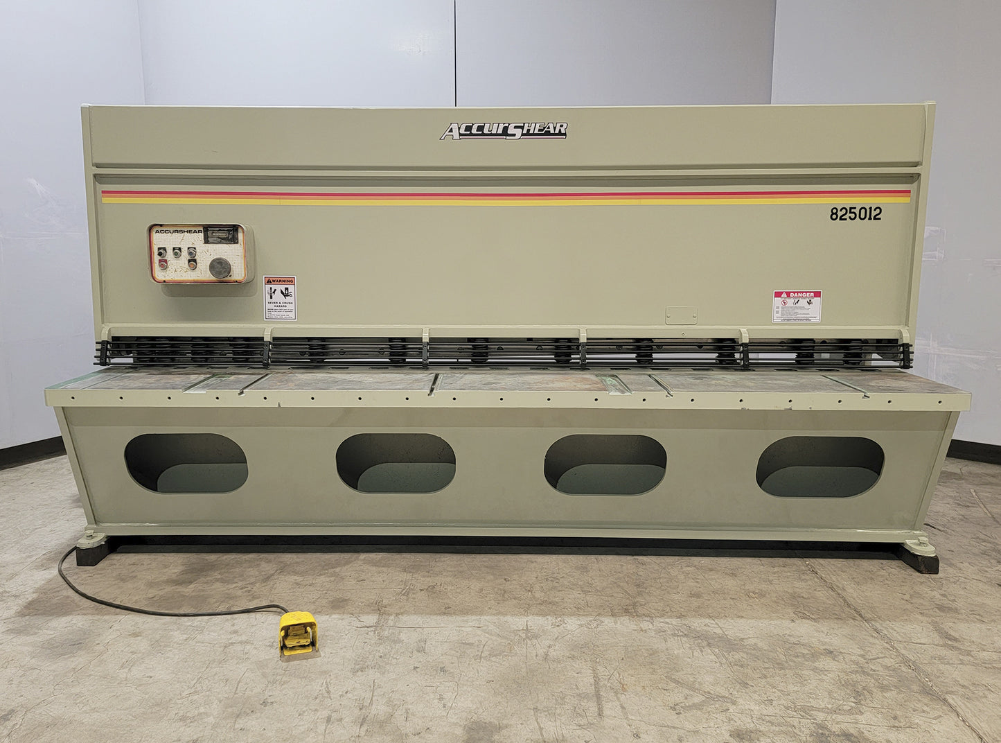 Guillotina Accurshear 825012 de 12' x 1/4"