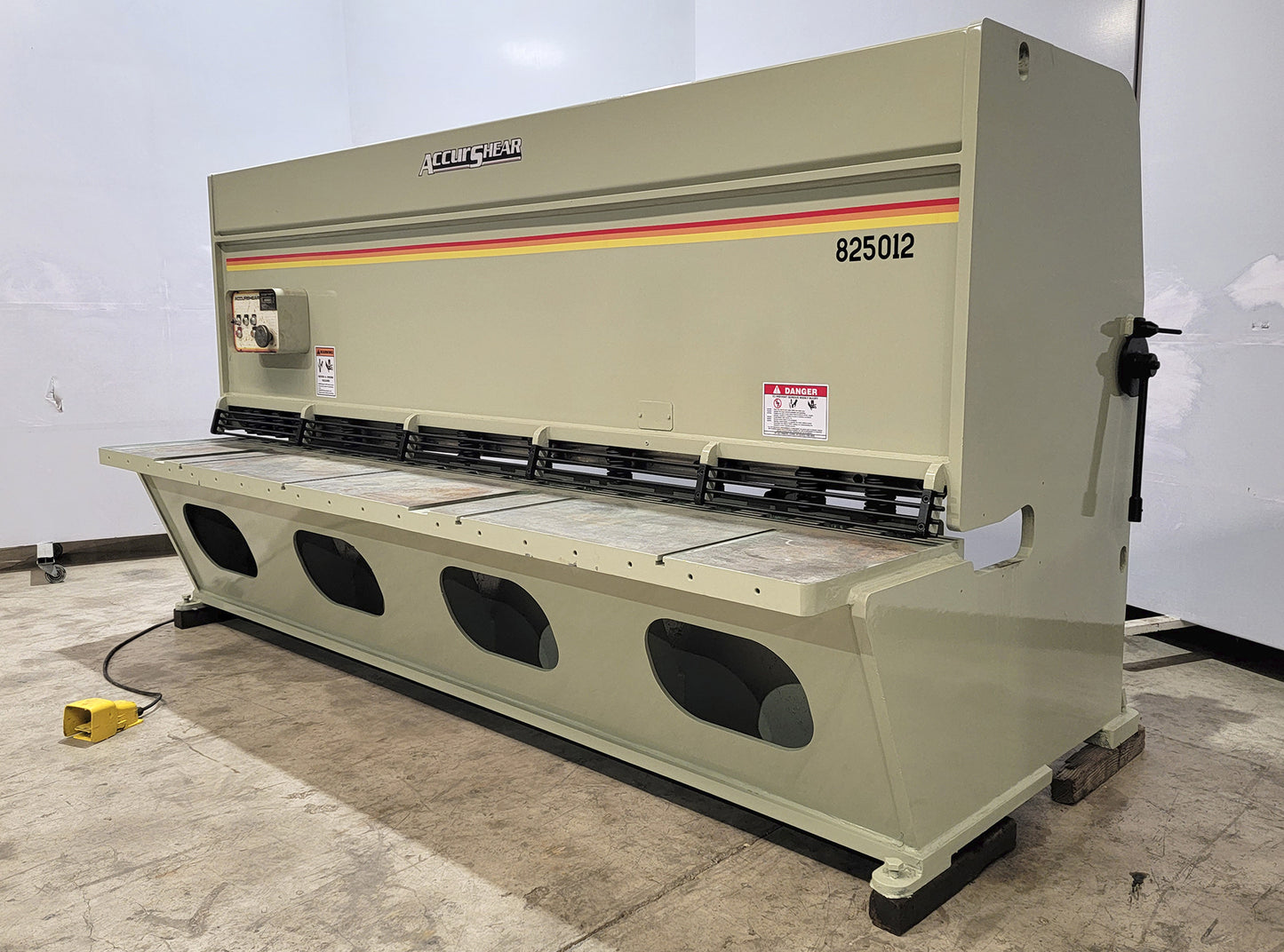 Guillotina Accurshear 825012 de 12' x 1/4"