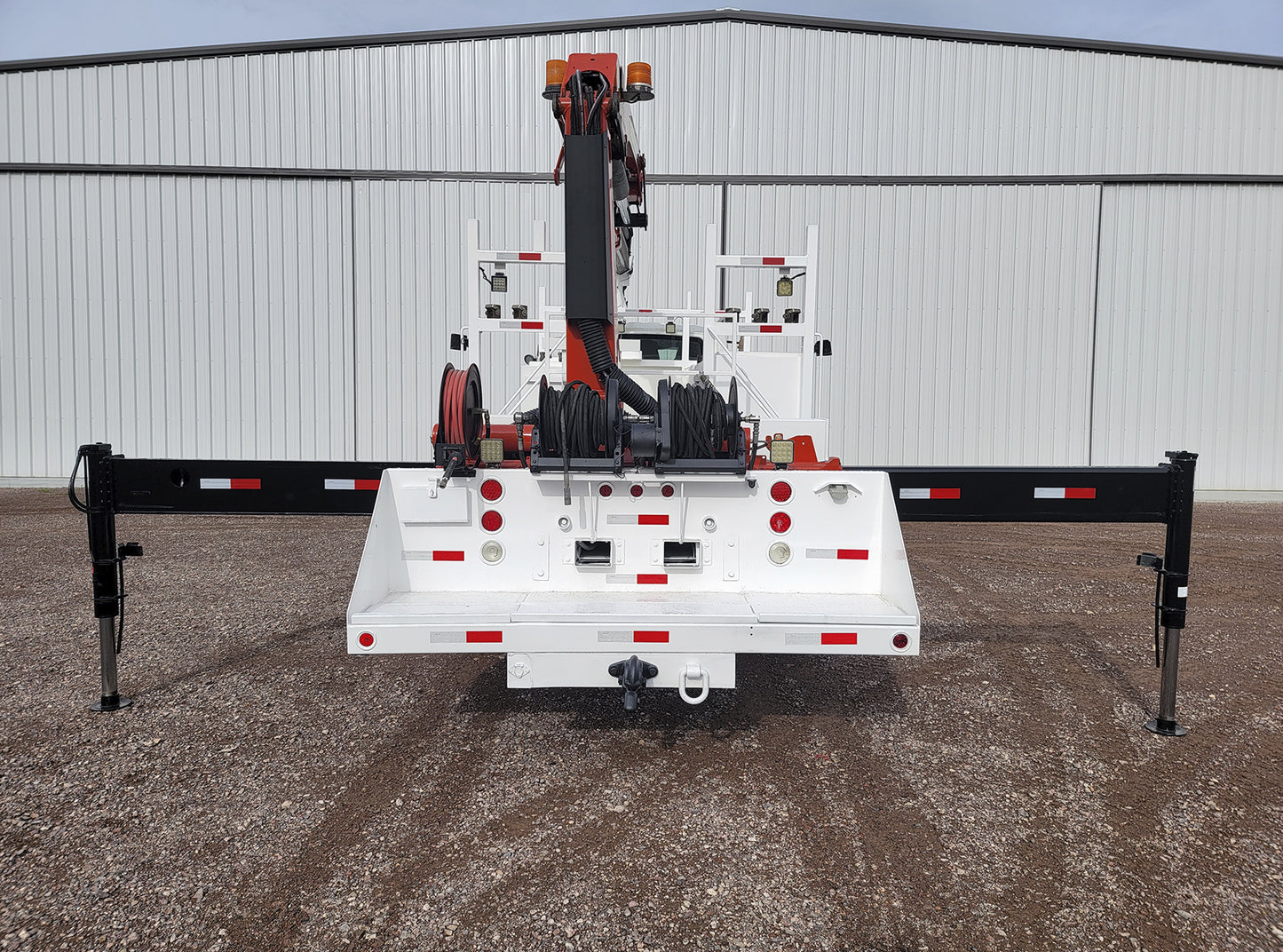 Camión International 7500 SBA 6X4 con Grúa Palfinger