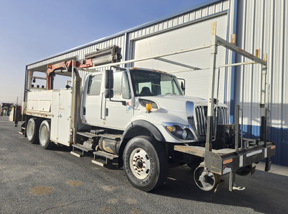 Camión International con Grúa 7500 SBA 6X4