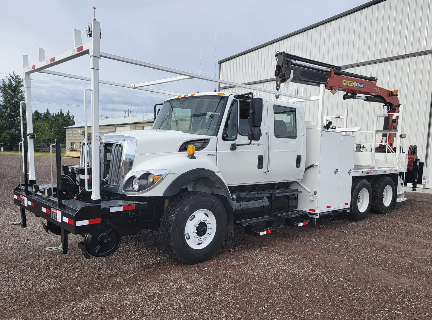 Camión International 7500 SBA 6X4 con Grúa Palfinger