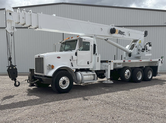 Camión Peterbilt 365 con Grúa Altec AC38-127S