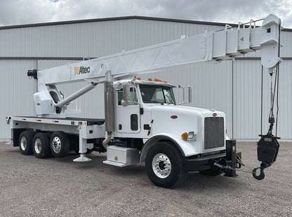 Camión Peterbilt 365 con Grúa Altec AC38-127S