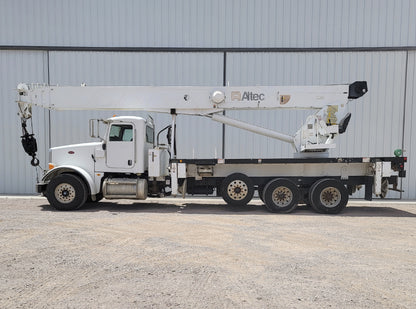 Camión Peterbilt 365 con Grúa Altec AC38-127S
