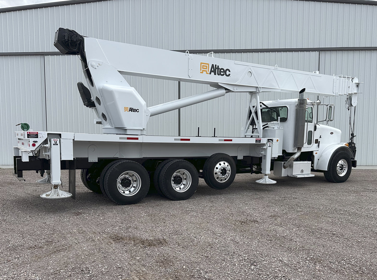Camión Peterbilt 365 con Grúa Altec AC38-127S