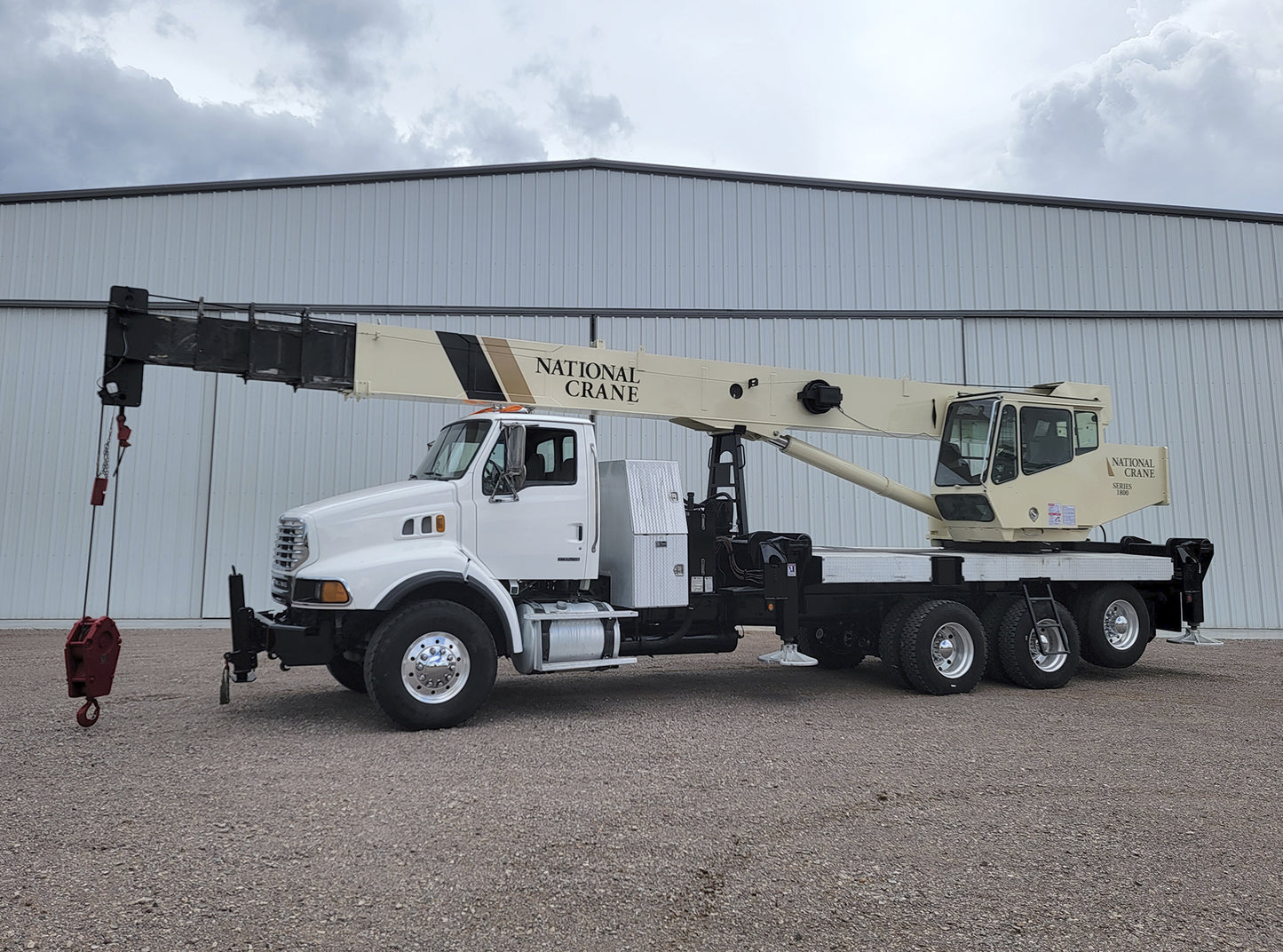 Camión Sterling con Grúa National 1800 40Ton