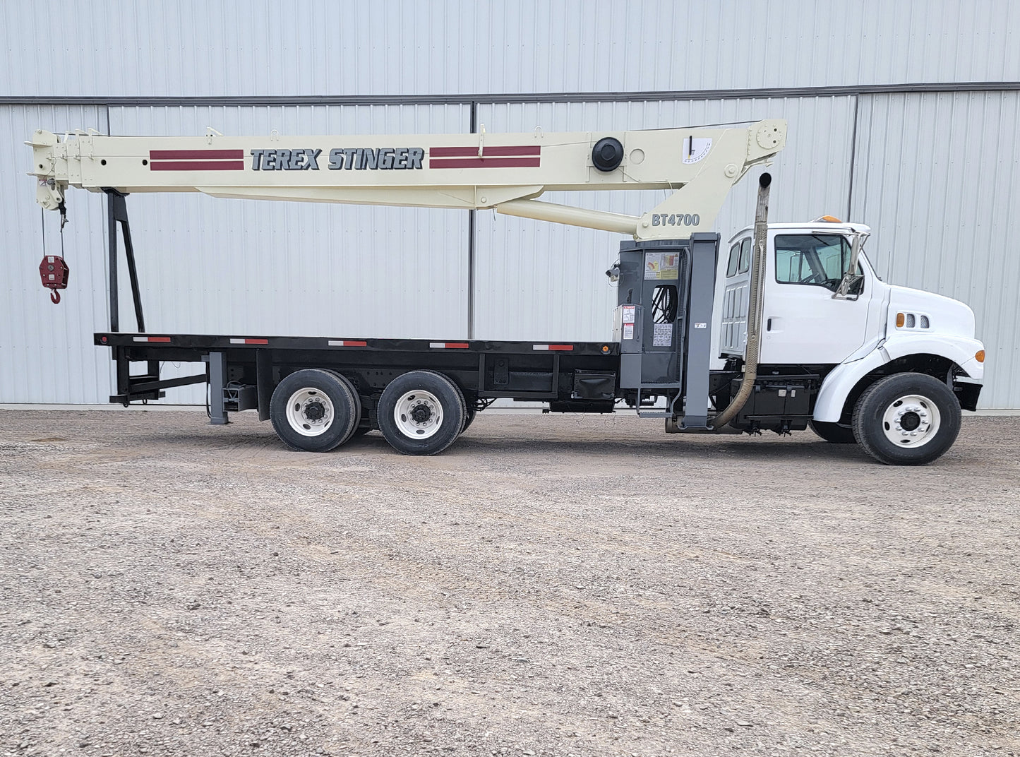 Camión Sterling LT7500 con Grúa Terex BT-4792