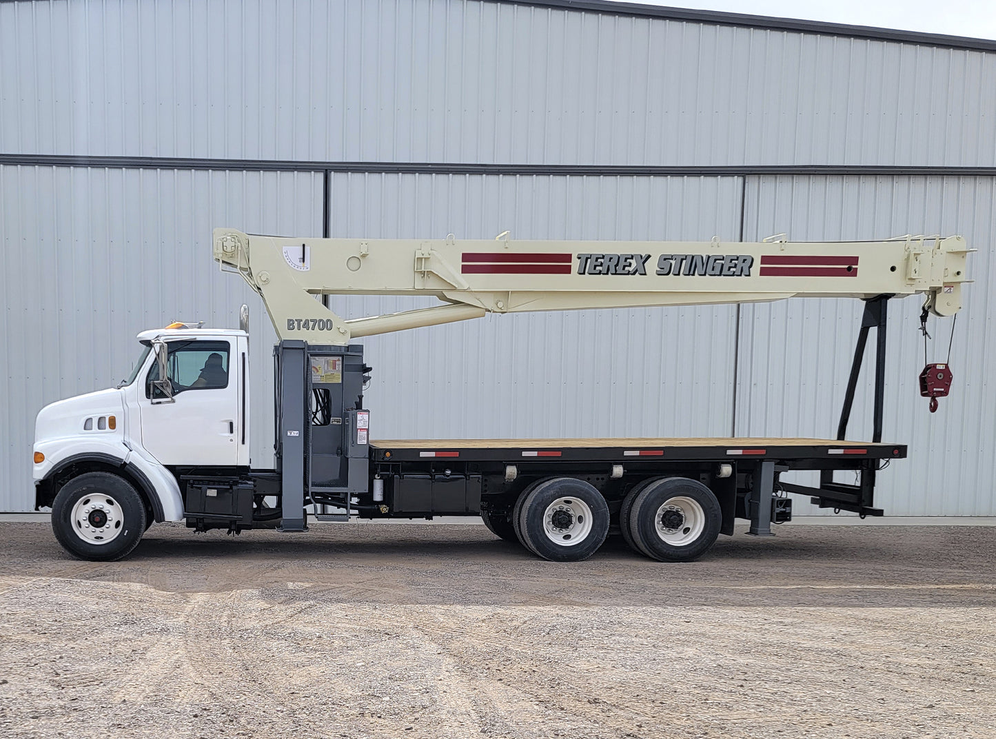 Camión Sterling LT7500 con Grúa Terex BT-4792