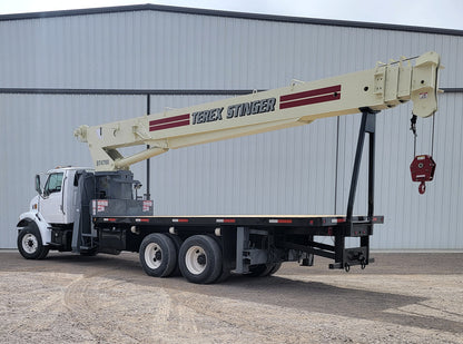Camión Sterling LT7500 con Grúa Terex BT-4792