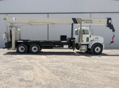 Camión Peterbilt 335 con Grúa National Crane 900A