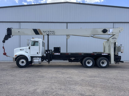 Camión Peterbilt 335 con Grúa National Crane 900A