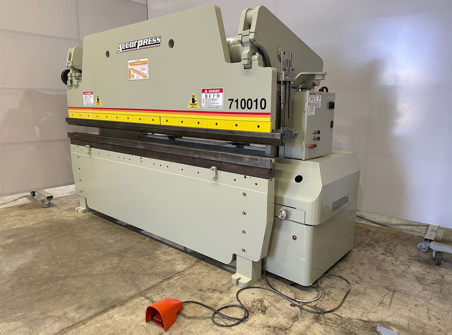 Dobladora Accurpress 710010 100ton