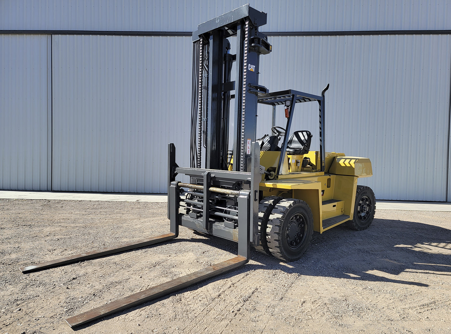 Montacargas Caterpillar DP115 25,000lbs