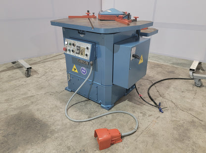 Cortadora de Esquinas Amada CSW-220