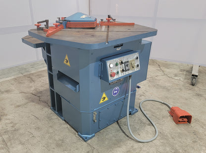 Cortadora de Esquinas Amada CSW-220