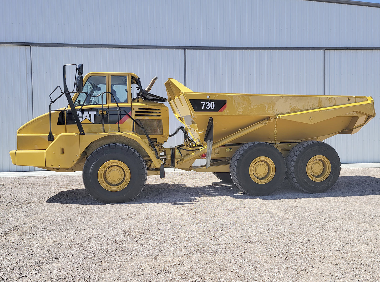 Dompe Articulado Caterpillar 730 2011