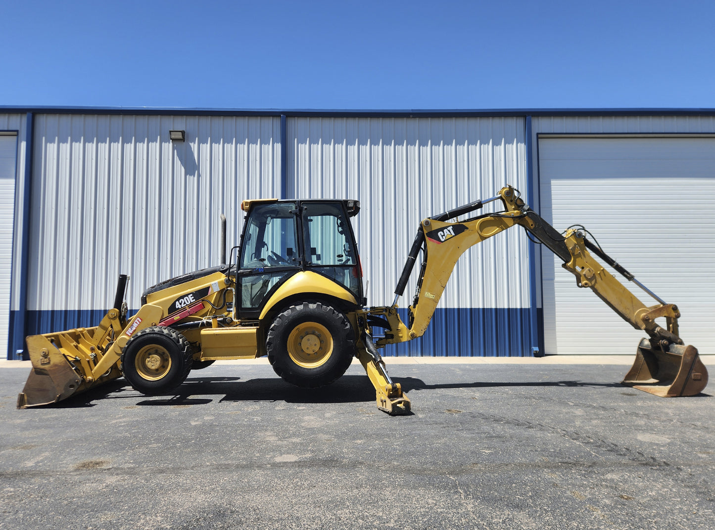 Retroexacavadora Caterpillar 420E 2012