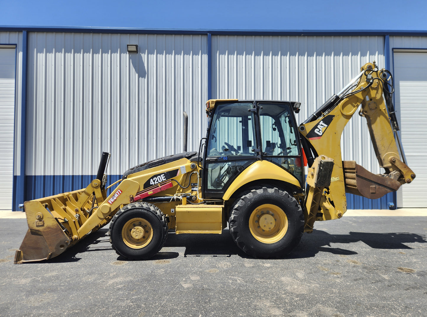 Retroexacavadora Caterpillar 420E 2012