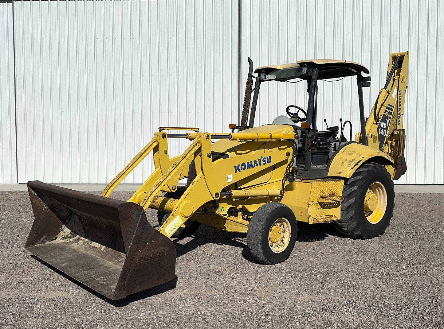 Retroexcavadora Komatsu WB140-2N