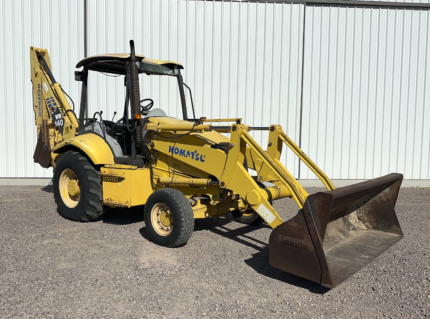 Retroexcavadora Komatsu WB140-2N