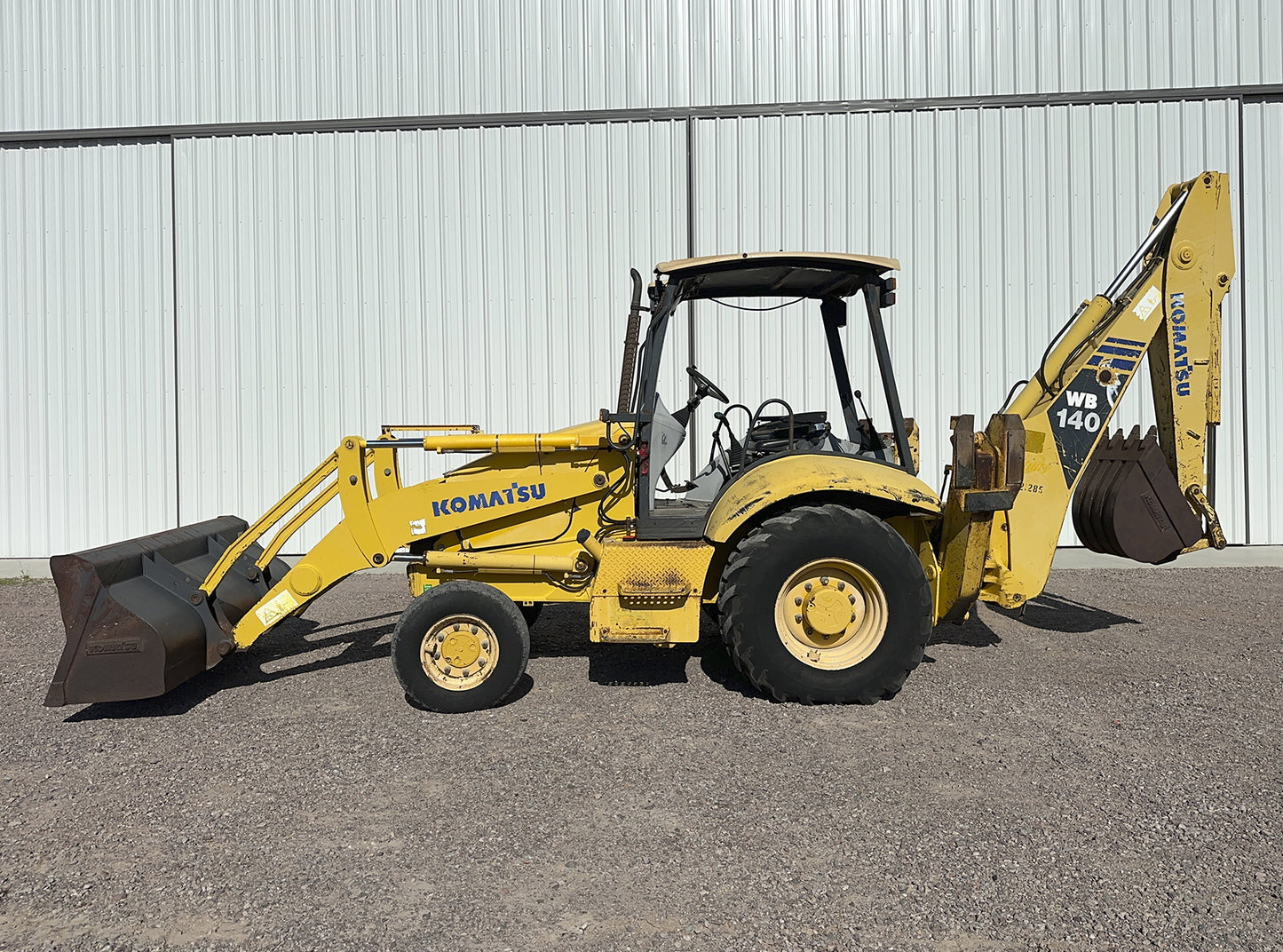 Retroexcavadora Komatsu WB140-2N
