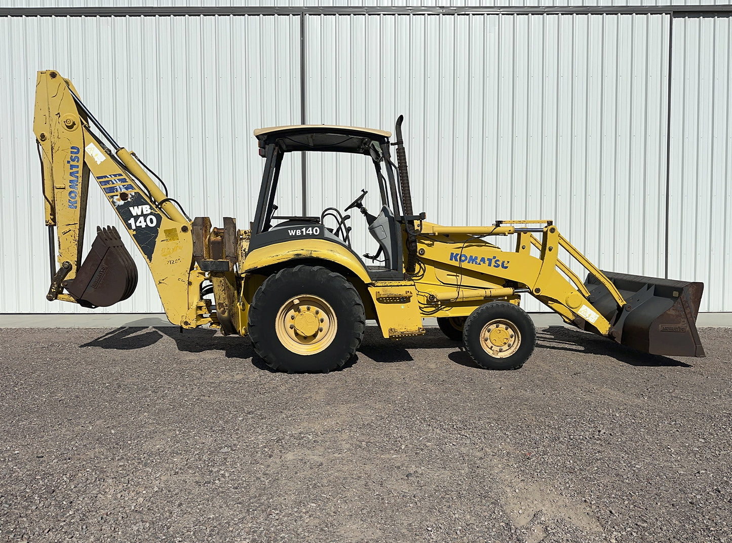 Retroexcavadora Komatsu WB140-2N